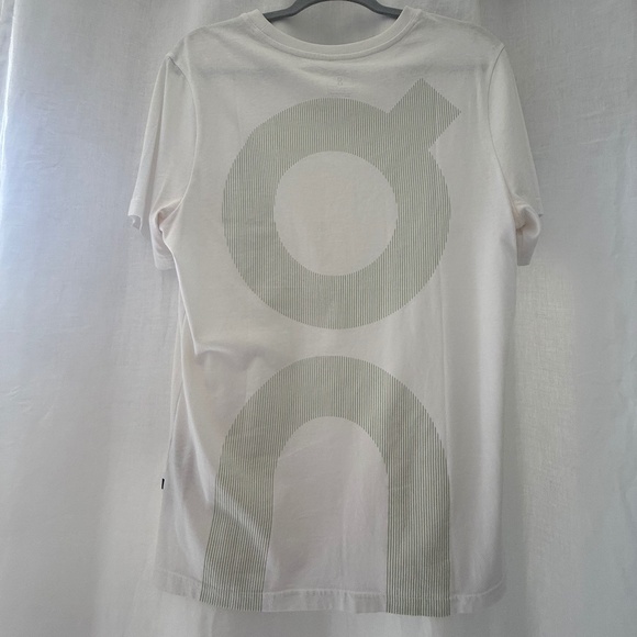 On Running Logo Shirt NWOT - Picture 1 of 3